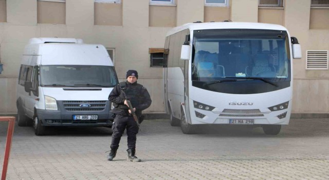 Yıkılan apartman sorumluları adliyede