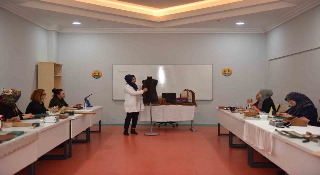 Yıldırımda deri sanatının incelikleri öğretiliyor