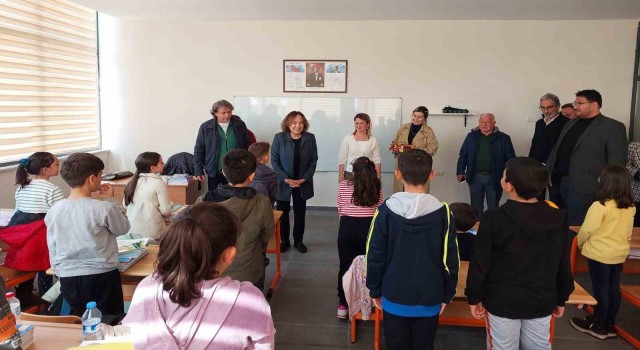 Yılmaz: Gençlik kamplarımız depremzedelerimize hem yuva hem okul oldu