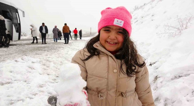 Yolda kalmaları kar özlemini gidermelerine engel olmadı