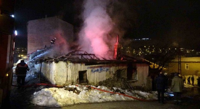 Yozgatta müstakil ev yangında küle döndü