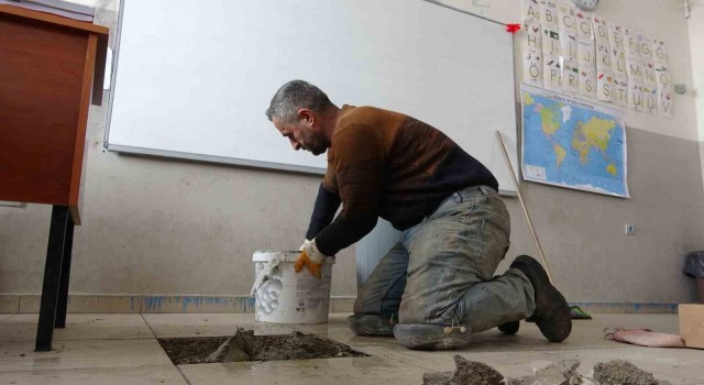 Yüksekovada 5 fedakar öğretmen, 20 öğrencisiyle köy okulunu onardı