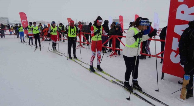 Yüksekovada ‘Kayaklı Koşu Eleme Yarışması heyecanı