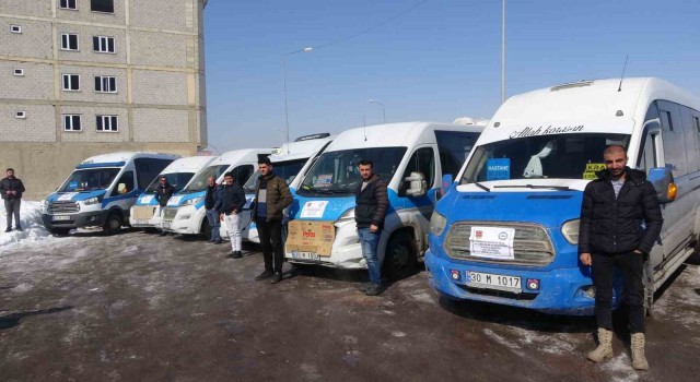 Yüksekovadaki minibüsçüler bir günlük kazançlarını depremzedelere bağışladı