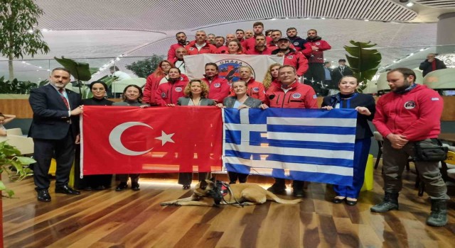 Yunan arama kurtarma ekibi alkışlarla uğurlandı