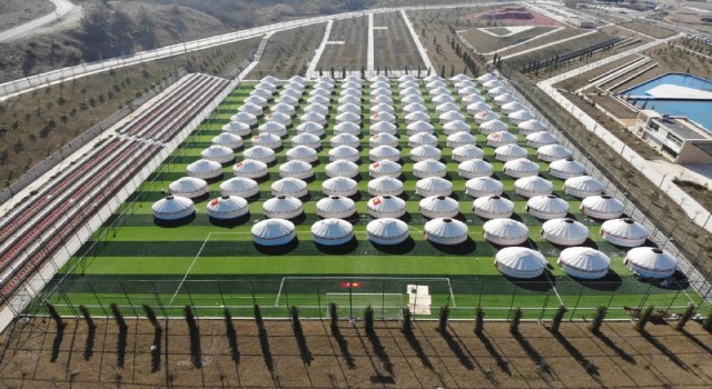 Yurt çadırlarla kurulan otağ, depremzedelerin ‘yurdu oldu