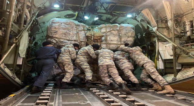 Yurt dışından gelen 11 TIRlık yardım malzemeleri deprem bölgelerine gönderildi