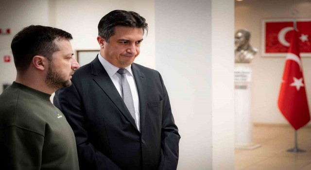 Zelenskiy, Türkiyenin Kiev Büyükelçiliğini ziyaret etti