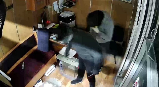 Zeytinburnunda 120 bin liralık hırsızlık kamerada