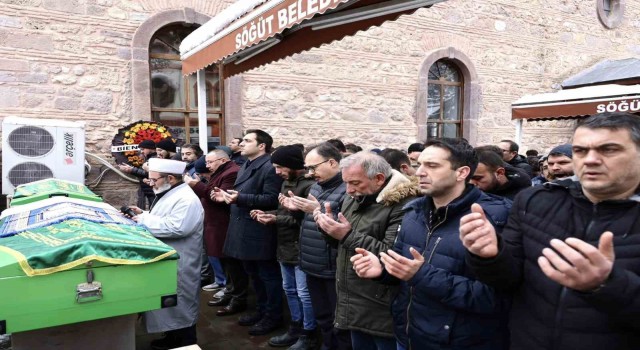 Ziyarete gittikleri Hatayda depremde hayatını kaybeden anne ve oğlu toprağa verildi