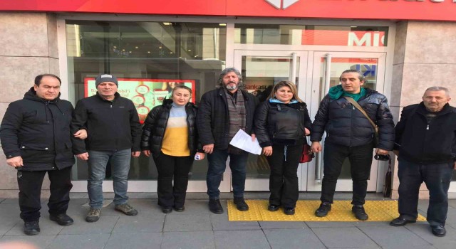 Zonguldakta gazeteciler depremzedelere nakdi yardımda bulundu