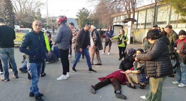 Zonguldakta otomobil yayalara çarptı: 2 ağır yaralı