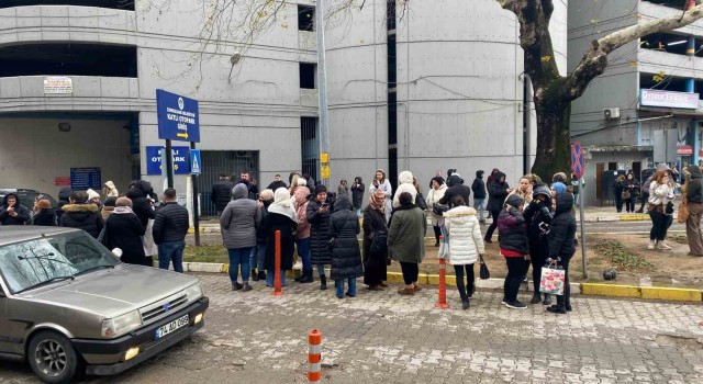 Zonguldakta vatandaşlar deprem paniğiyle sokağa koştu