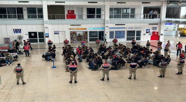 136 düzensiz göçmen Afganistana geri gönderildi