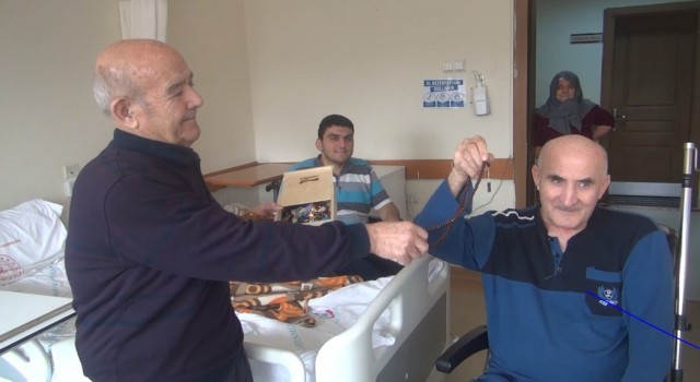 17 yıldır savaş açtığı sigara için il il geziyor: Hastane odasında bile vatandaşlara sigarayı bıraktırıyor