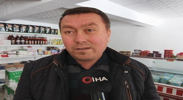 33 yıllık esnaf, hayırseverlerden alıp ihtiyaç sahiplerine dağıtıyor