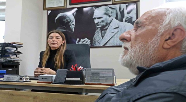 Ablası ile ağabeyini depremde kaybeden depremzede muhtar, acısını depremzedelere yardım ederek dindiriyor