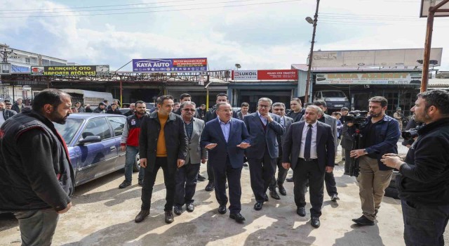 Adalet Bakanı Bozdağ, Diyarbakırda selden etkilenen esnafla bir araya geldi