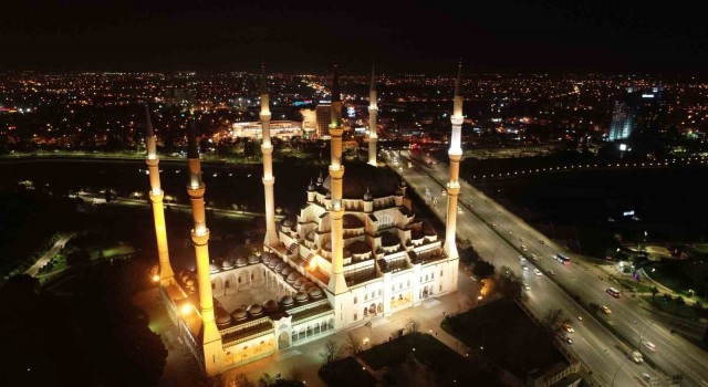 Adanada teravih namazı kılındı