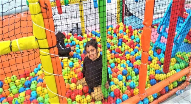 Adıyamanda çocuklar gülsün diye konteyner kente çocuk parkı
