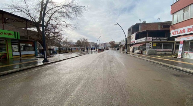Afşinde depremin izlerinin silinmesi için çalışmalar sürüyor