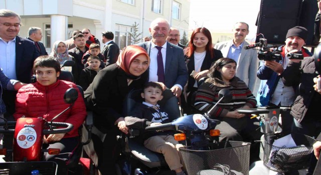 Afyonkarahisarda 85 engellinin artık akülü aracı var