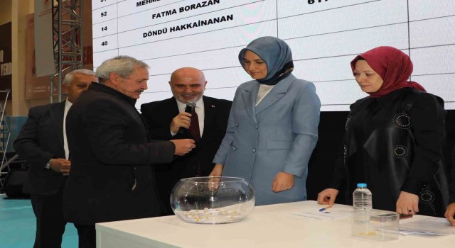 Afyonkarahisarda TOKİ kuraları çekilmeye başlandı