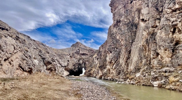 Ağrıda doğal Kudret Köprüsü manzarasıyla hayran bırakıyor