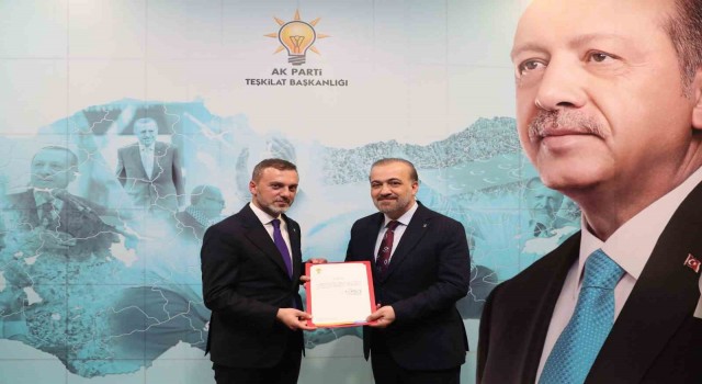 AK Parti Kocaeli İl Başkanı Şahin Talus mazbatasını aldı