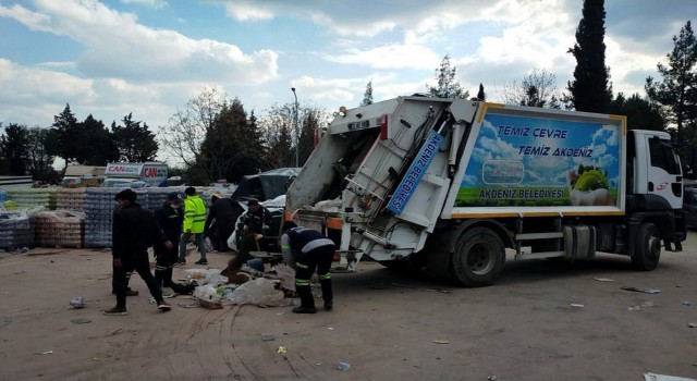 Akdeniz Belediyesi ekipleri deprem bölgesinde hizmet veriyor