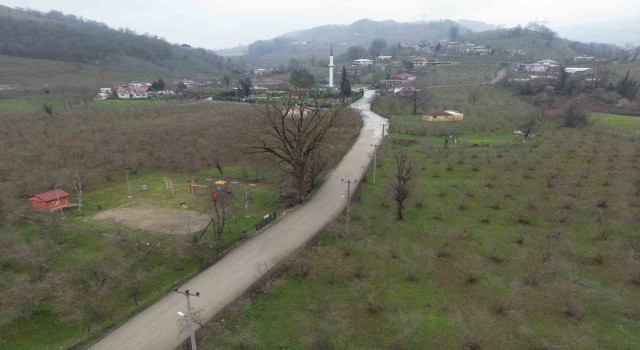 Akyazı Ballıkayada beton yol çalışmaları tamamlandı