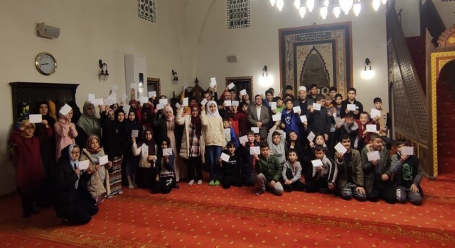 Aldıkları hediyeleri deprem bölgesine gönderdiler