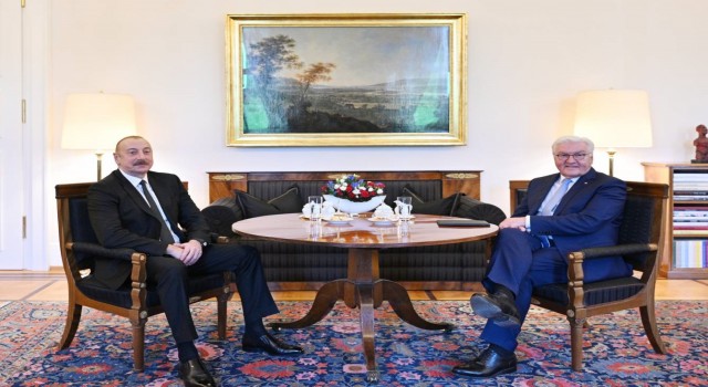 Aliyev ve Alman mevkidaşı Steinmeier, Berlinde bir araya geldi