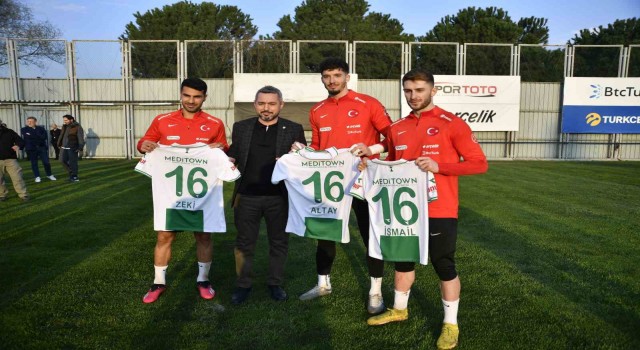 Altay Bayındır, İsmail Yüksek ve Mehmet Zeki Çelike Bursaspor forması hediye edildi