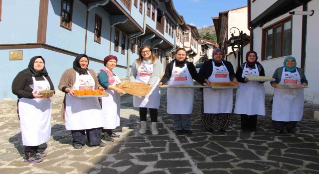 Amasyalı kadınlardan Ramazan sofraları için yağlı ve dolma hazırlığı