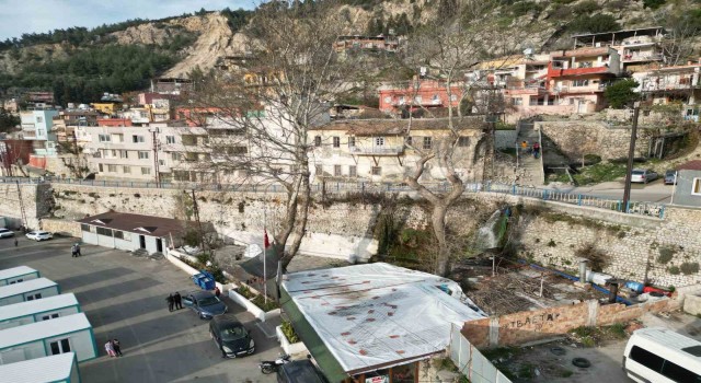 Amonas Dağlarına kurulu tarihi kent Belenin evlerinde hasar yok