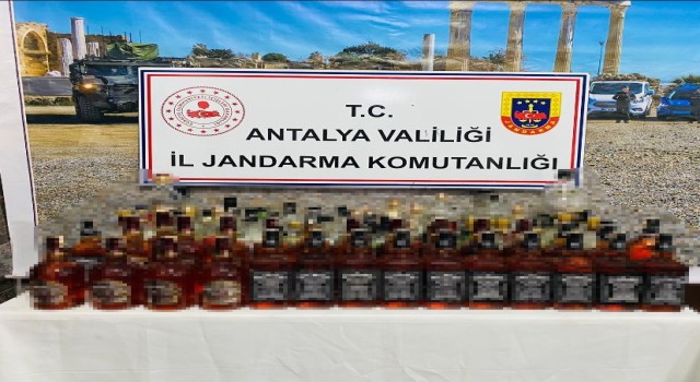 Antalyada bin 669 şahıs sorgulandı, 30 litre sahte alkol ele geçirildi