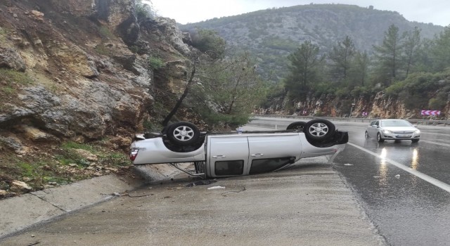 Antalyada iki ayrı trafik kazasında 6 kişi yaralandı
