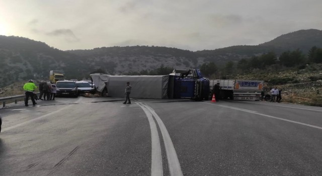 Antalyada zincirleme trafik kazası: 2 yaralı