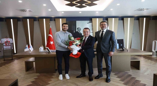 Antalyasporun yeni başkanı Sabri Gülelden Başkan Böceke ziyaret