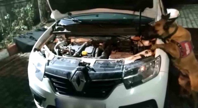Aracın hava filtresindeki uyuşturucu madde Yatkına takıldı