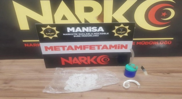 Araçlarında uyuşturucuyla yakalanan 2 şahıs gözaltına alındı