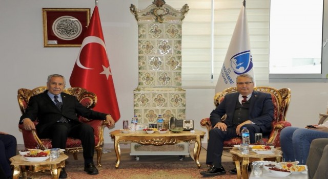 Arınçtan Başkan Çerçiye depremzedelere yardım teşekkürü