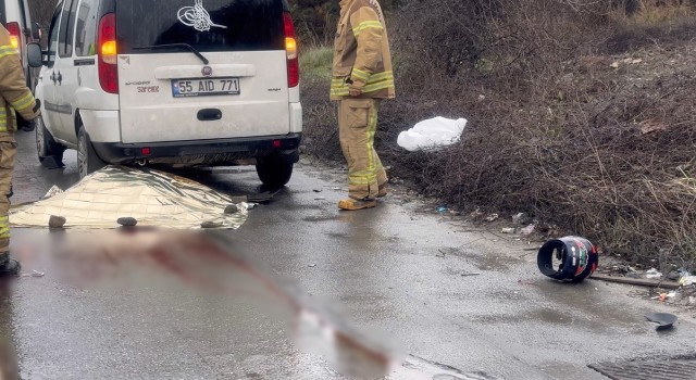 Arnavutköyde servis aracı ile çarpışan motosiklet sürücüsü yaşamını yitirdi