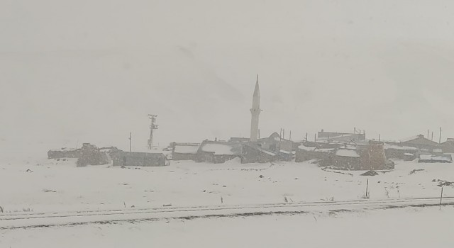 Aşkalede kış etkisini sürdürüyor