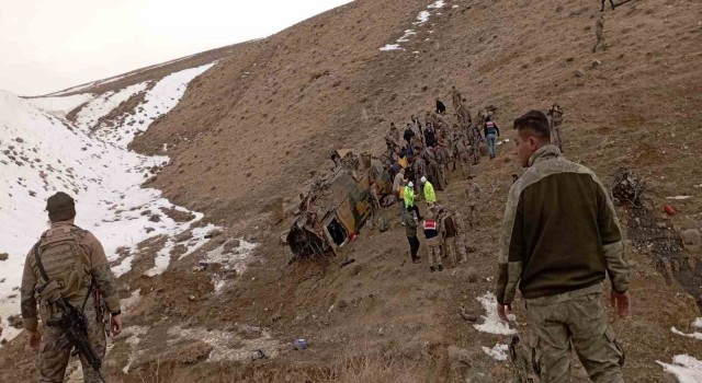 Askeri araç kontrolden çıktı, bazı askerler yaralandı