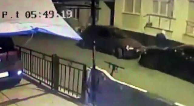 Ataşehirde dairenin camına bir paket yumurta atıp kaçtılar