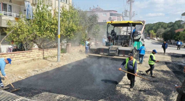 Aydın Büyükşehir Kuyucakta yol yapım çalışmalarını sürdürüyor