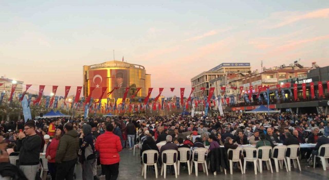 Aydın Büyükşehirden 9 noktada 15 bin kişilik iftar yemeği