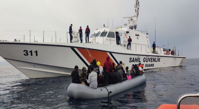 Aydında 35 düzensiz göçmen kurtarıldı
